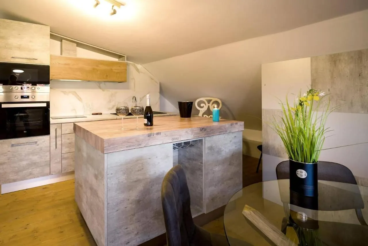 Peace & Quiet Apartment 부르가스